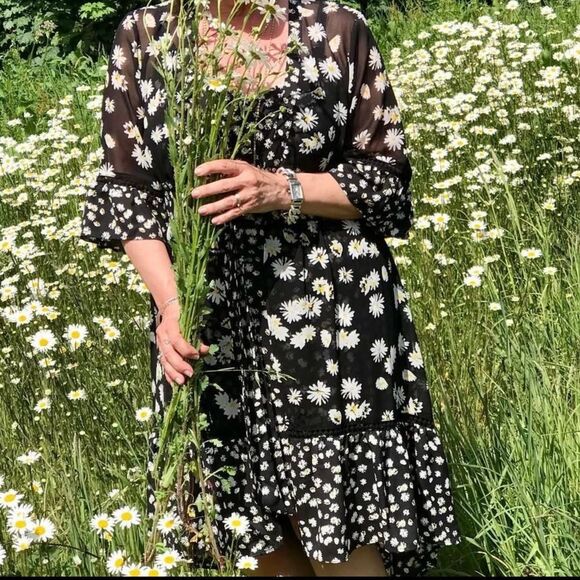 CAbi Daisy Print 2 Piece Dress/Topper/Duster Black & White M Limited-Edition - Picture 9 of 14